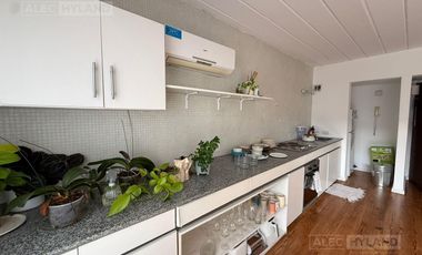 Departamento 2 ambientes con cochera en venta en San Isidro