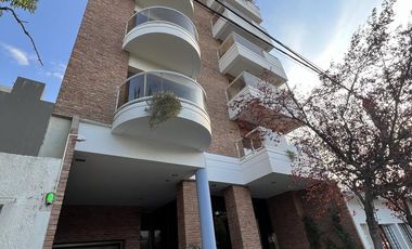VENTA Piso 3 dorm. con cochera Rivadavia 400 - Neuquen