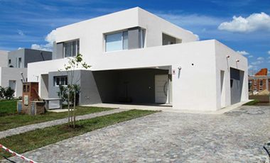 Casa en alquiler de 4 dormitorios en Casas de Santa María