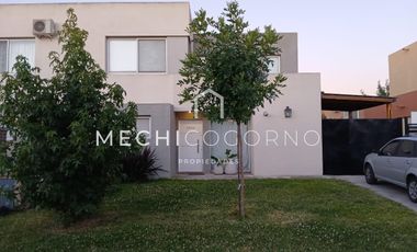 Casa en alquiler de 4 dormitorios en Casas de Santa María