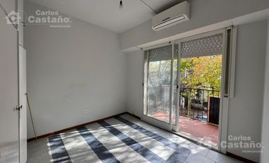 Muy Buen Depto 2 Amb. al Frente, con Balcón y Cochera