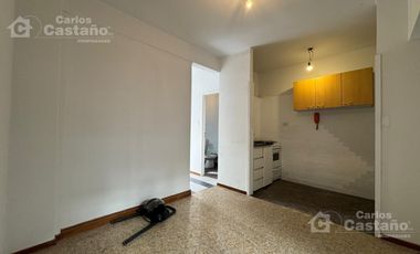 Muy Buen Depto 2 Amb. al Frente, con Balcón y Cochera