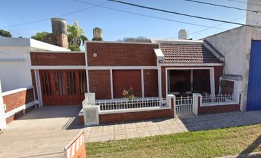 EN VENTA- CASA DE 4 HABITACIONES EN BARRIO PARACAO