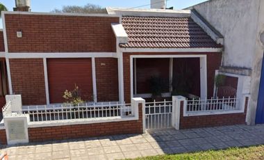EN VENTA- CASA DE 4 HABITACIONES EN BARRIO PARACAO