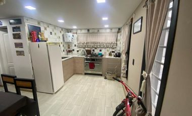 Amplio chalet de 4 ambientes con pileta climatizada