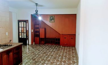 Chalet 5 ambientes sobre Colectora