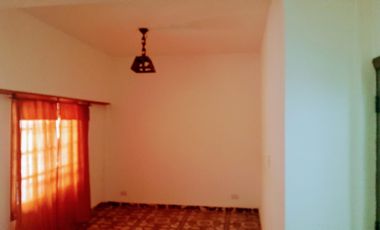 Chalet 5 ambientes sobre Colectora