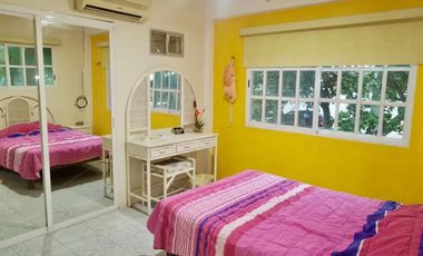Casa con gran terreno en venta en segunda fila de la playa en Chuburná Puerto