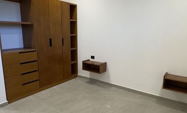 En venta casa con vista a lago en privada Altozano