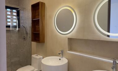 En venta casa con vista a lago en privada Altozano