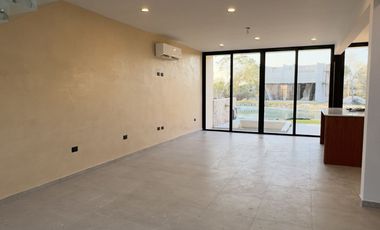 En venta casa con vista a lago en privada Altozano