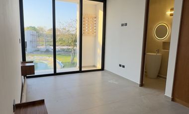En venta casa con vista a lago en privada Altozano