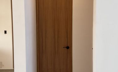 En venta casa con vista a lago en privada Altozano