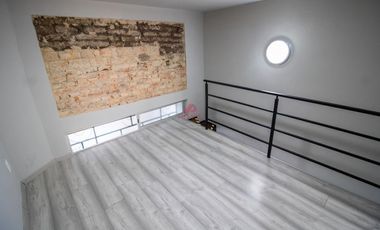 CASA EN VENTA CON USO DE SUELO MIXTO PARA REMODELACION, GUADALAJARA
