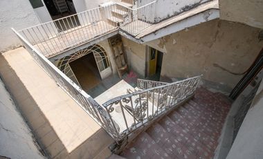 CASA EN VENTA CON USO DE SUELO MIXTO PARA REMODELACION, GUADALAJARA
