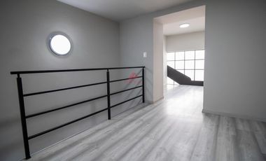 CASA EN VENTA CON USO DE SUELO MIXTO PARA REMODELACION, GUADALAJARA