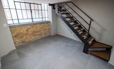 CASA EN VENTA CON USO DE SUELO MIXTO PARA REMODELACION, GUADALAJARA