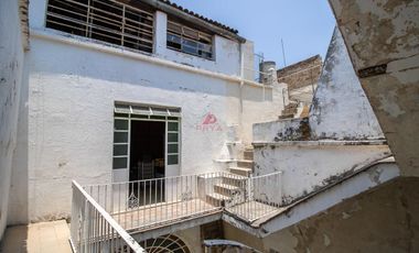 CASA EN VENTA CON USO DE SUELO MIXTO PARA REMODELACION, GUADALAJARA