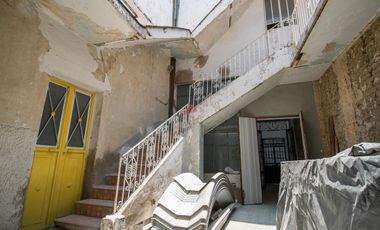 CASA EN VENTA CON USO DE SUELO MIXTO PARA REMODELACION, GUADALAJARA