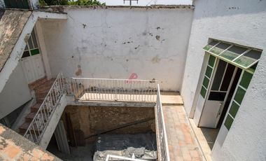 CASA EN VENTA CON USO DE SUELO MIXTO PARA REMODELACION, GUADALAJARA