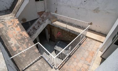 CASA EN VENTA CON USO DE SUELO MIXTO PARA REMODELACION, GUADALAJARA