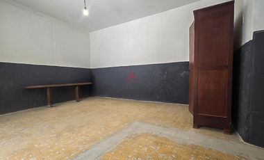 CASA EN VENTA CON USO DE SUELO MIXTO PARA REMODELACION, GUADALAJARA