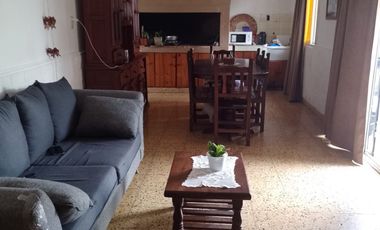 Amplia casa Barrio Gazzano
