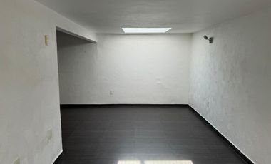 SE RENTA CASA DE UNA PLANTA EN ARBOLEDAS
