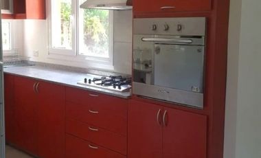 Amplia Casa con 3 dormitorios rodeada de bosque y cercano a Laguna Rosales