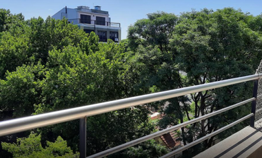 Departamento con Vista Verde y Cochera: Comodidad y Calidad