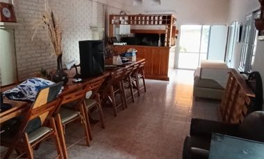 Casa c/pileta Sobre Av Zanni