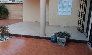 Casa c/pileta Sobre Av Zanni