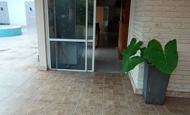 Casa c/pileta Sobre Av Zanni