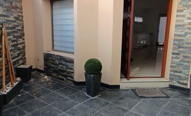 Casa c/pileta Sobre Av Zanni