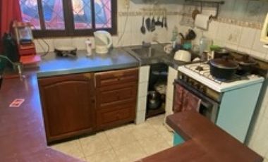 VENDO AMPLIA CASA DE 3 DORMITORIOS