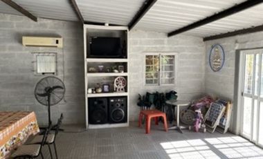 VENDO AMPLIA CASA DE 3 DORMITORIOS