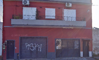 VENTA DE PH TIPO CASA AL FRENTE CON LOCAL Y GARAJE (284M2)