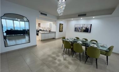 Alquilo Waters, Amoblado, en la avenida Balboa, tres recámaras