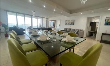 Alquilo Waters, Amoblado, en la avenida Balboa, tres recámaras