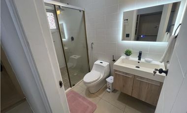 Alquilo Waters, Amoblado, en la avenida Balboa, tres recámaras