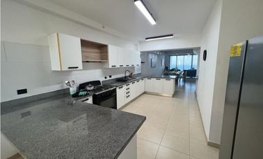 Alquilo Waters, Amoblado, en la avenida Balboa, tres recámaras