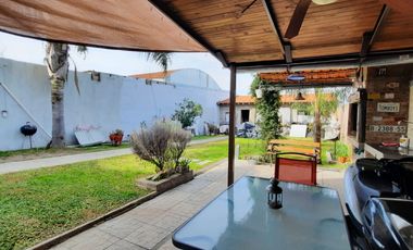 SE VENDE CASA 2 DORMITORIOS, CON AMPLIO VERDE Y GALPON