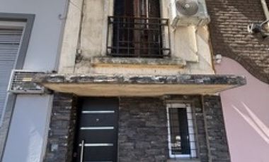 CALLE VICTORIA. VENDO CASA A REFACIONAR
