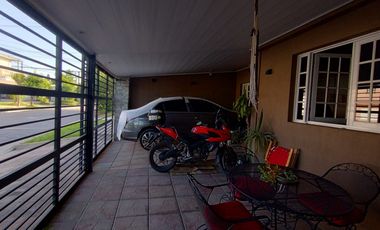 HERMOSA CASA EN VENTA SOBRE CALLE NICOLAS SPITALERI