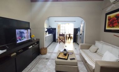 HERMOSA CASA EN VENTA SOBRE CALLE NICOLAS SPITALERI