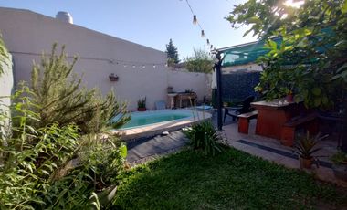 HERMOSA CASA EN VENTA SOBRE CALLE NICOLAS SPITALERI