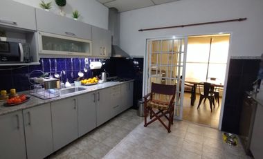 HERMOSA CASA EN VENTA SOBRE CALLE NICOLAS SPITALERI