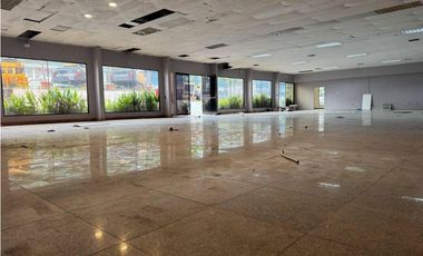 Local en Alquiler 790 m² en Guayaquil, Av Carlos Julio Arosemena