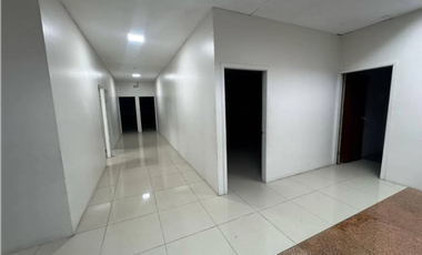 Local en Alquiler 790 m² en Guayaquil, Av Carlos Julio Arosemena