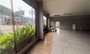 Local en Alquiler 790 m² en Guayaquil, Av Carlos Julio Arosemena